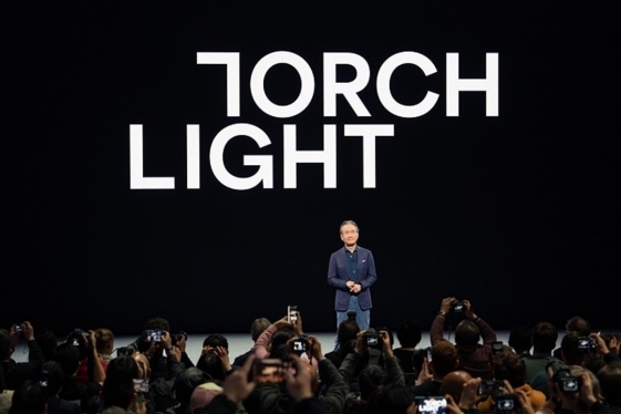 董事长兼首席执行官吉田先生在CES® 2024索尼新闻发布会上展示Torchlight