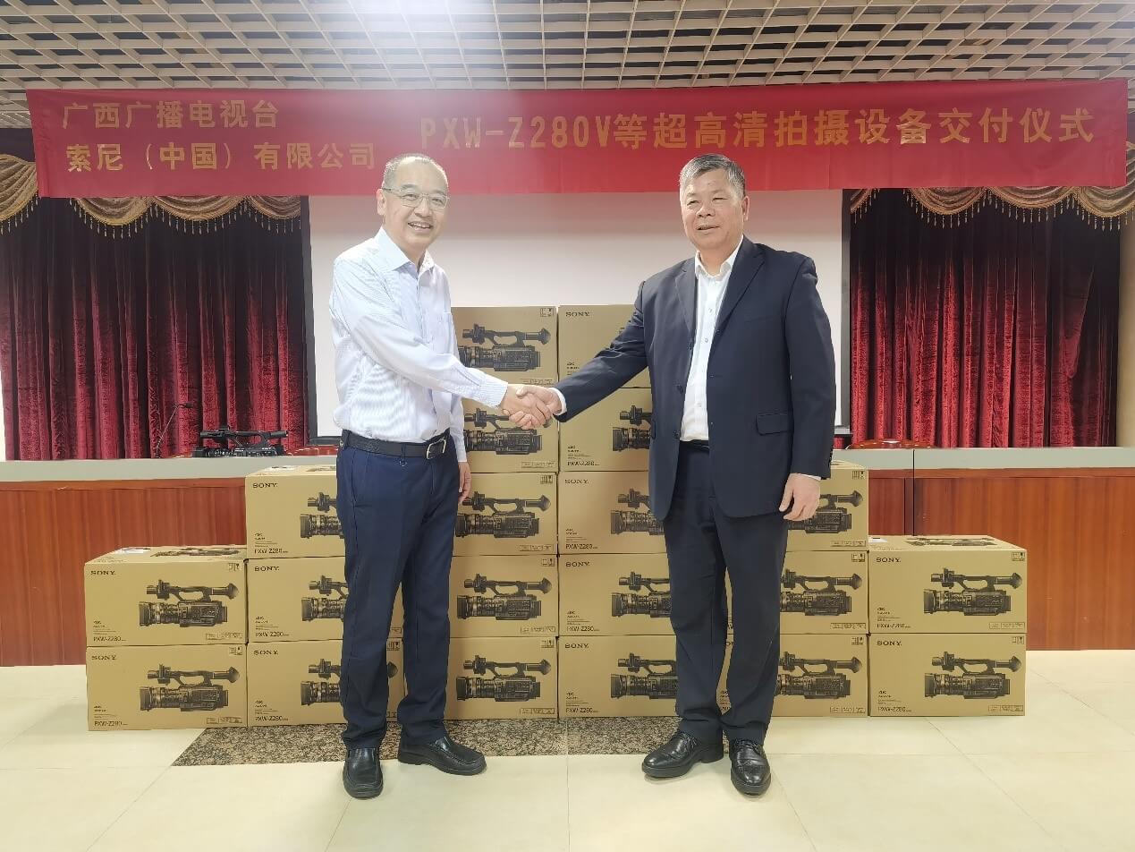 索尼家用投影P9