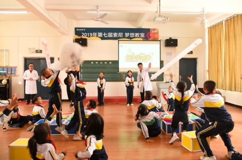 活动现场，学生热情高涨