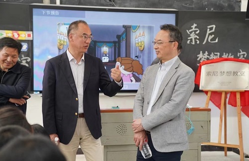 左：索尼中国副总裁 太田修基 右：索尼中国执行副总裁兼首席财务官 伊东祐