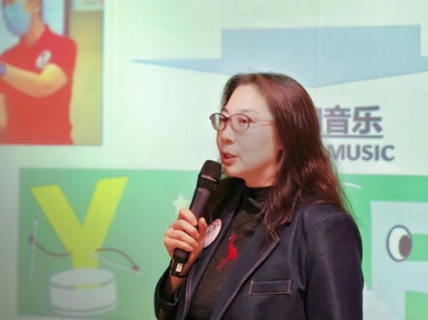 “索尼（中国）可持续发展部总监赵威女士介绍“索尼 梦想教室”项目