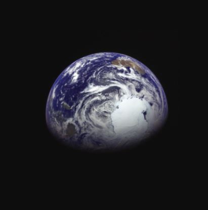 隼鸟2号在经过地球时拍摄的地球图像©JAXA、东京大学等。