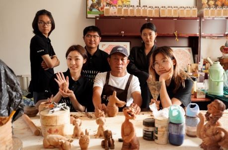 中国传媒大学团队探访宁夏贺兰山地区“王氏泥塑”传承人