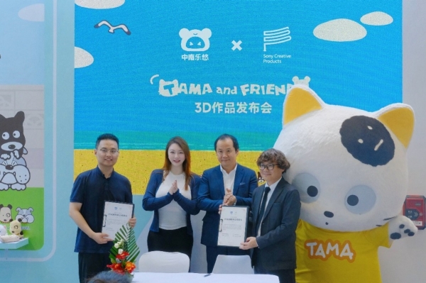 <p>签约现场双方代表合影<p> 从左至右依次为:中南乐悠品牌管理有限公司执行总经理钱舒昊,中南集团常务副总裁、中南乐悠董事长吴佳,索尼创作制品公司总裁平山公通,索尼创作制品公司高级副总裁越智秀树