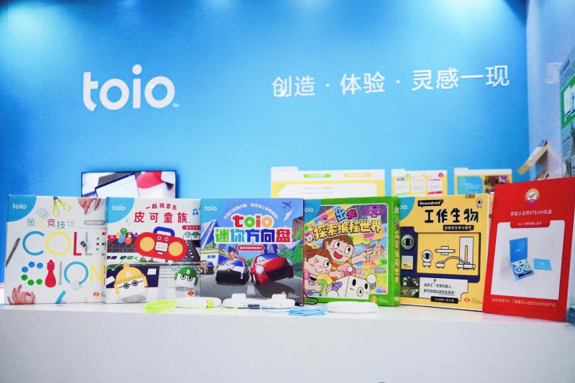 toio?創(chuàng)意機(jī)器人套件及配套專用主題