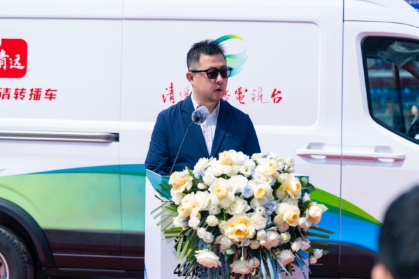 于路致辞现场图