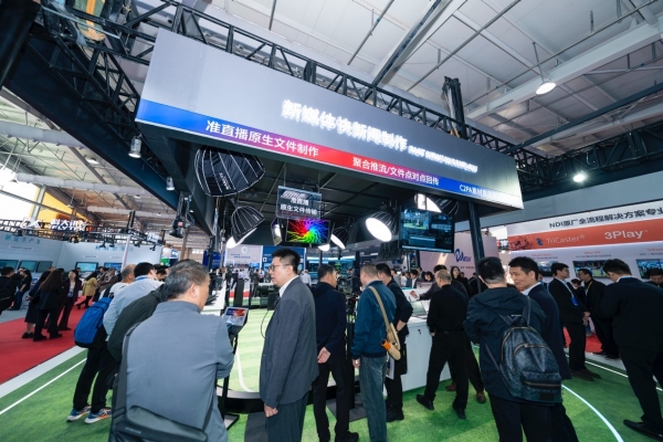 新媒体快新闻制作区现场图