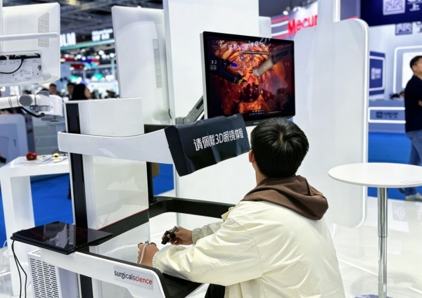 4K 3D医用监视器机器人手术室解决方案