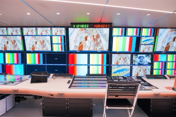 宁波广播电视集团4K IP 超高清转播车内部现场