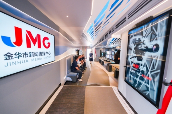 金华市新闻传媒中心转播车现场展示图