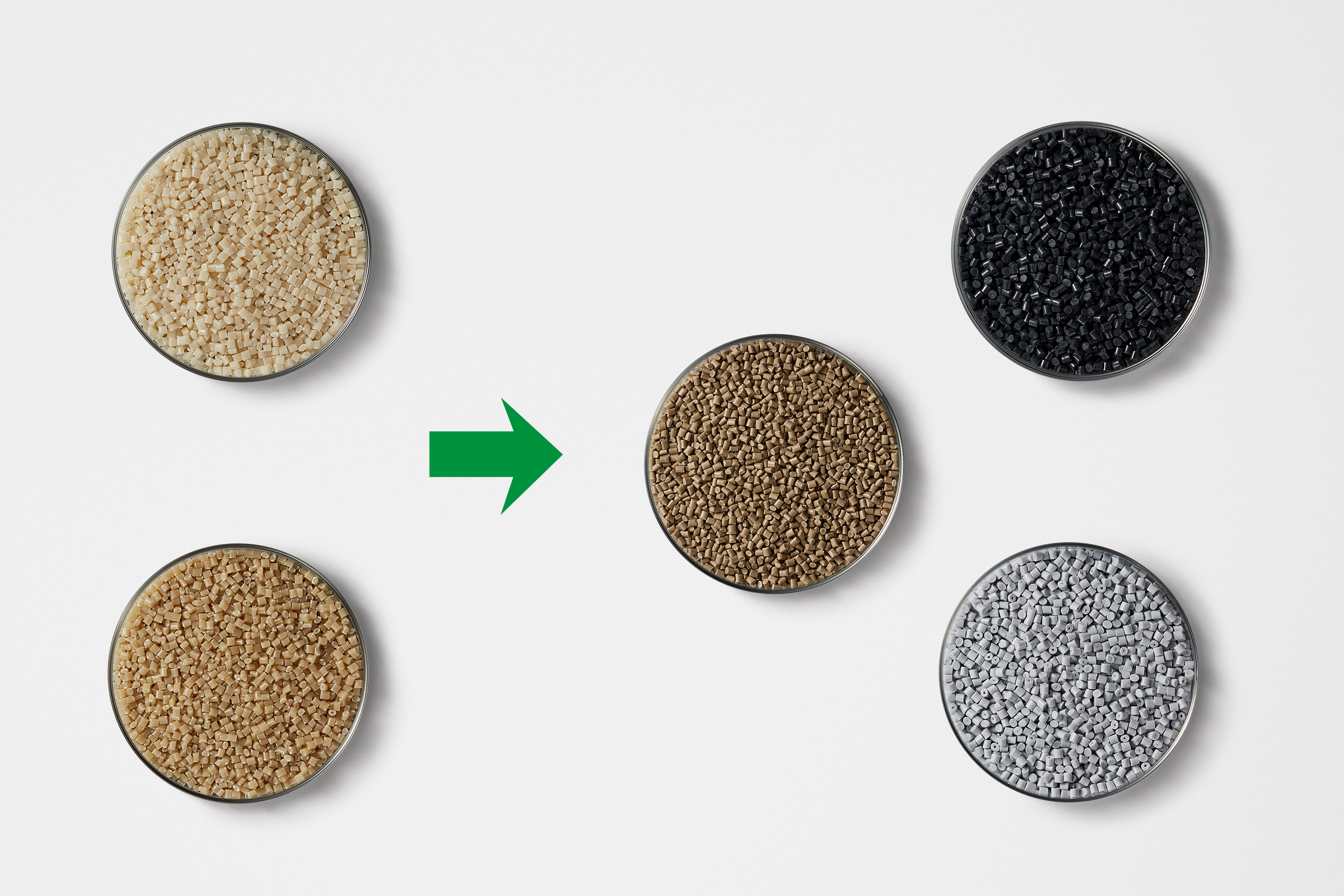 未染色的塑料颗粒(左)和已染色的塑料颗粒(右) 提供更多不同的可选产品颜色