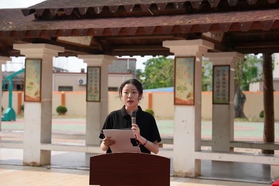 海南大学的大学生代表姚蔷