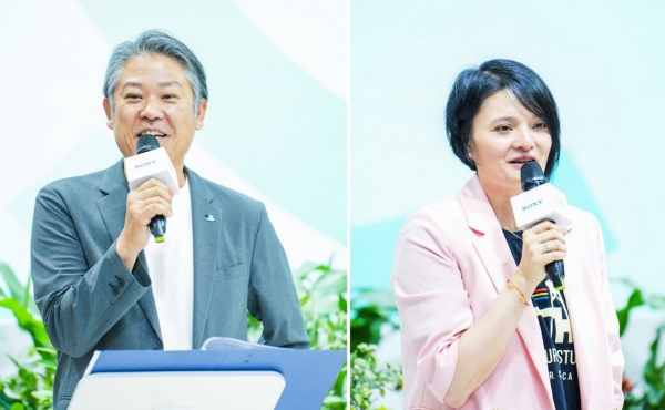 左：索尼互动娱乐(上海)有限公司 董事长兼总裁 江口达雄 右：索尼影视咨询（北京）有限公司总经理、高级副总裁黄黛