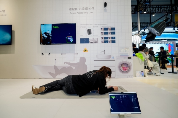 跌倒监测设备现场演示