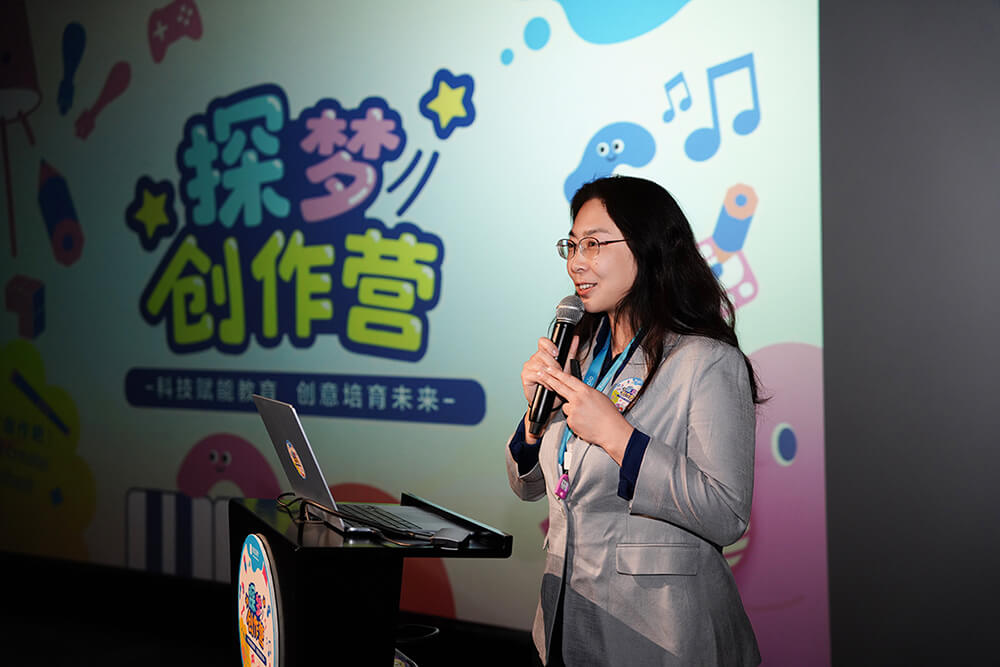 副馆长赵威女士致辞