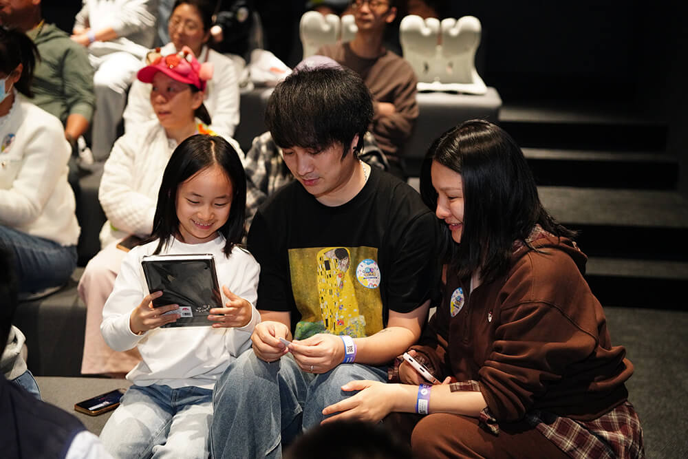 成功抽到奖品的幸运小观众