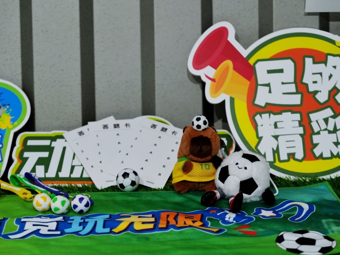 逐梦绿茵，竞玩无限！来索尼探梦，一起“踢”进足球时光隧道！